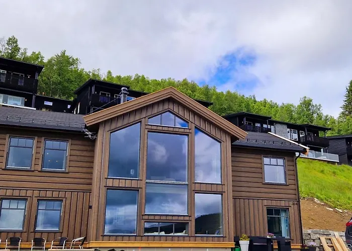 Mlodge - The Mountain Lodge